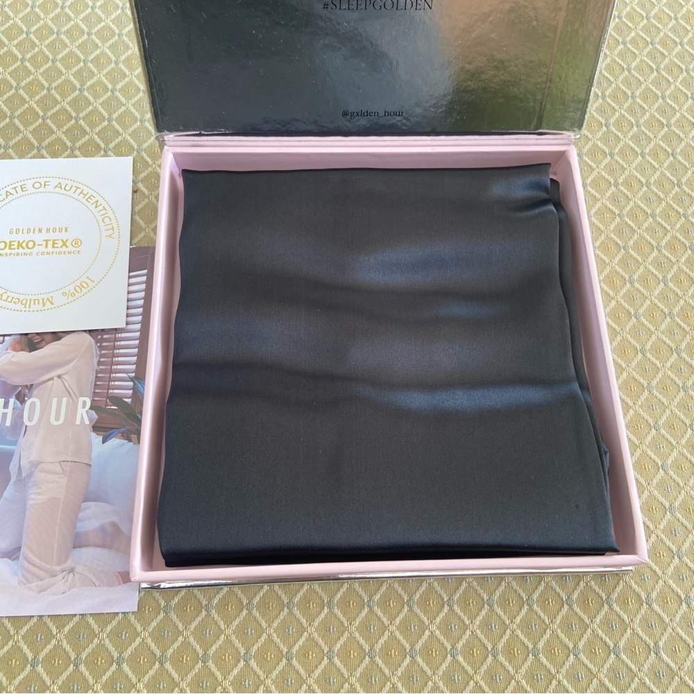 Golden Hour 100% Mulberry Silk Pillowcase 22 Momme Queen Luxury Soft black - Picture 2 of 3
